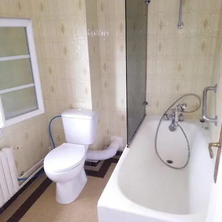 Chadi Hostel # Pas De Toilette Et Pas De Doucche # Obligatoire De Quitter L'Endroit Entre 7 Hr Et 23 H *