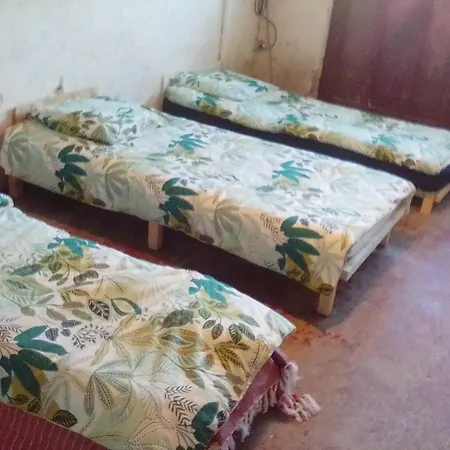 Albergue Chadi # 19 Eur Pas De Toilette Mixte, No Toilette No Shower, Obligatoire De Quitter L'endroit Entre 8h Am Et 20h On Ferme