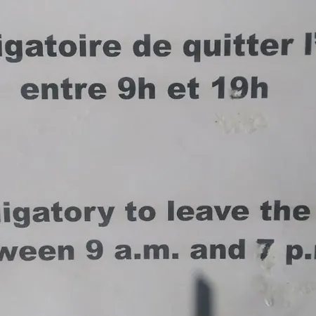 Albergue Chadi # 19 Eur Pas De Toilette Mixte, No Toilette No Shower, Obligatoire De Quitter L'endroit Entre 8h Am Et 20h On Ferme *